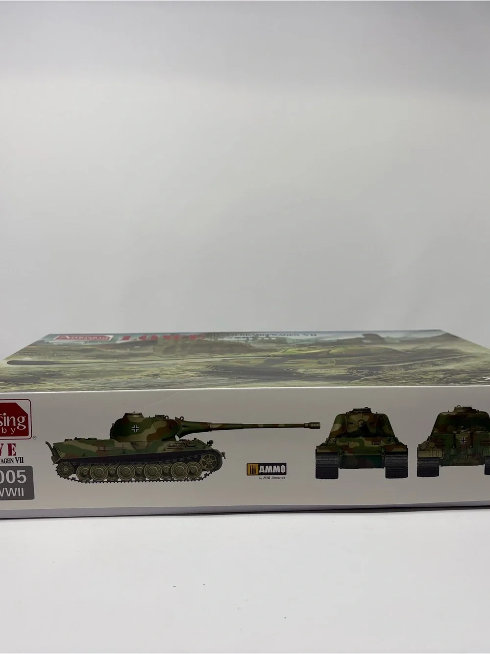 Amusing Hobby Löwe Panzerkampfwagen VII Tank Model Kit WWII